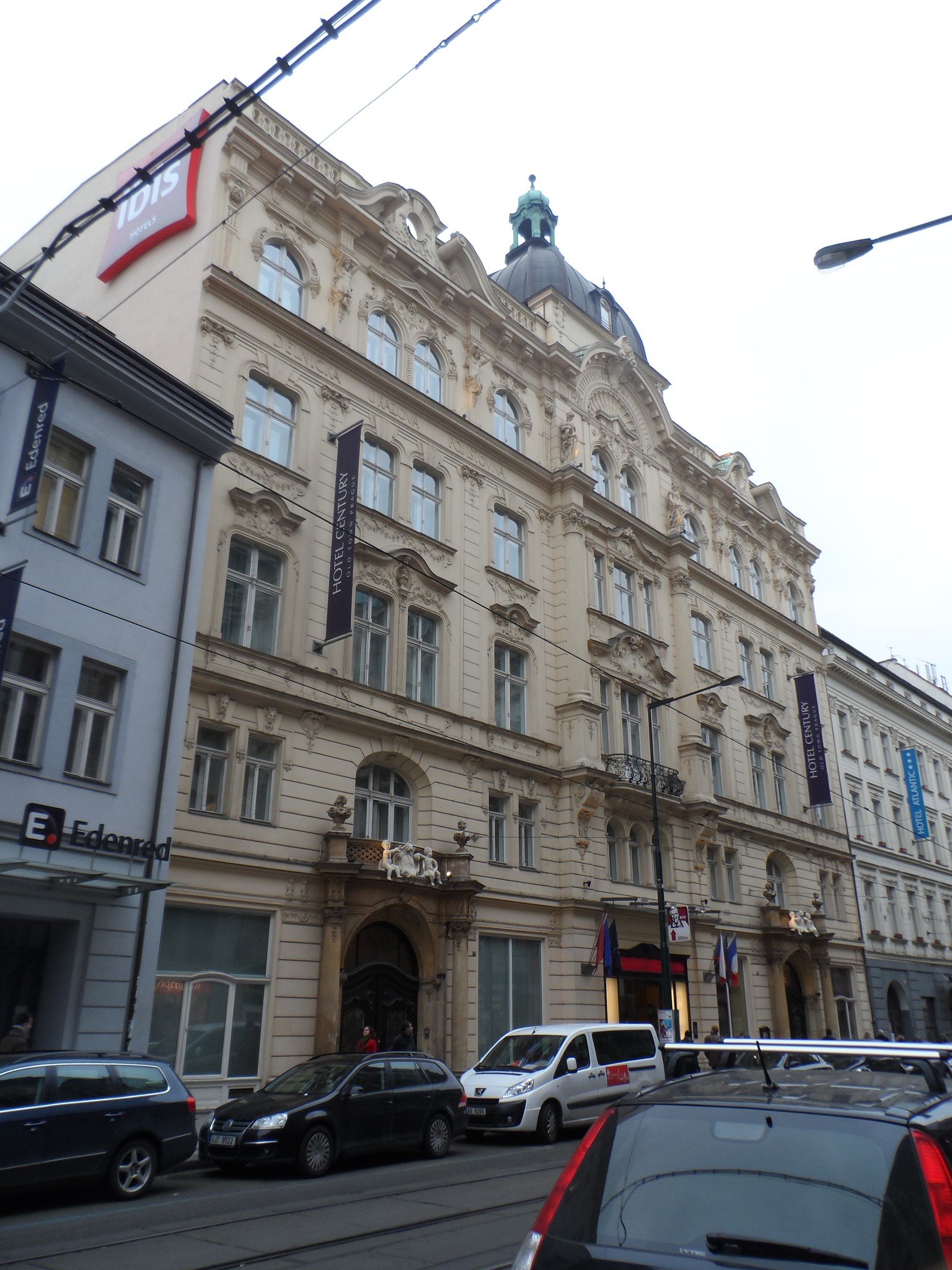 Begins work at the Accident Insurance Institute