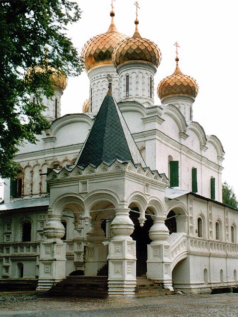 Visits Kostroma and Ipatiev Monastery
