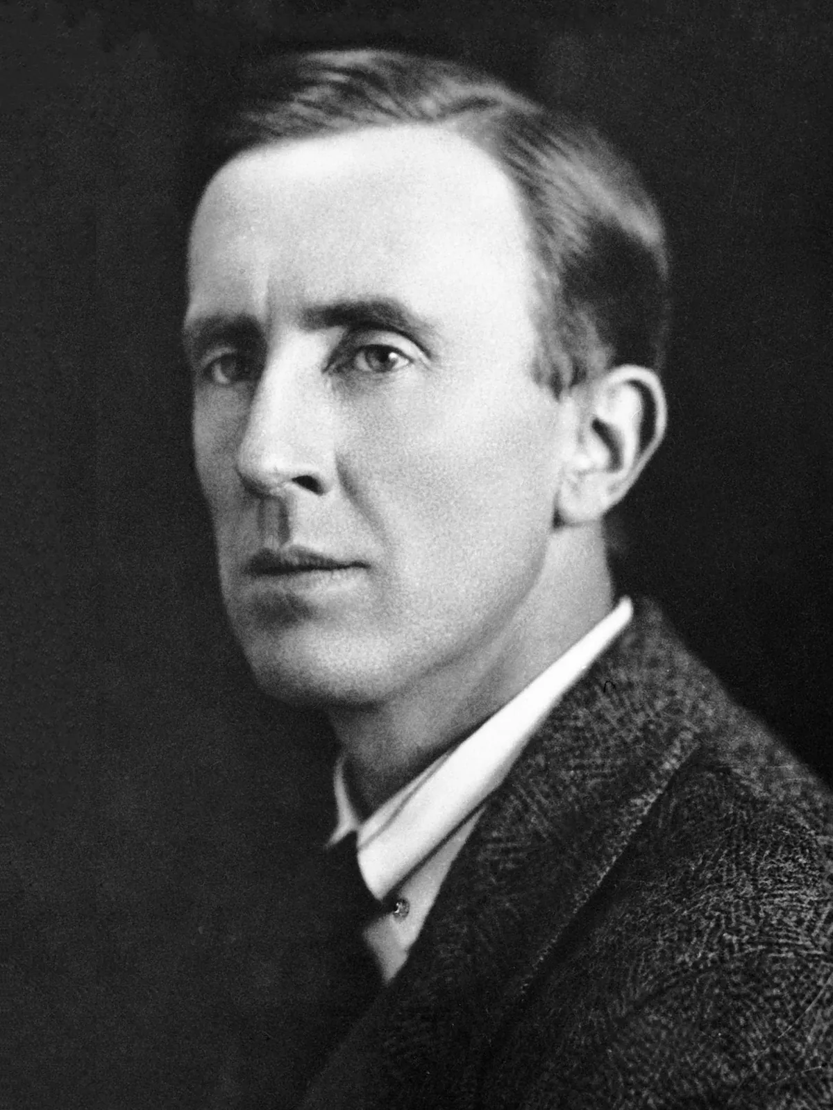 Returns to Oxford as professor