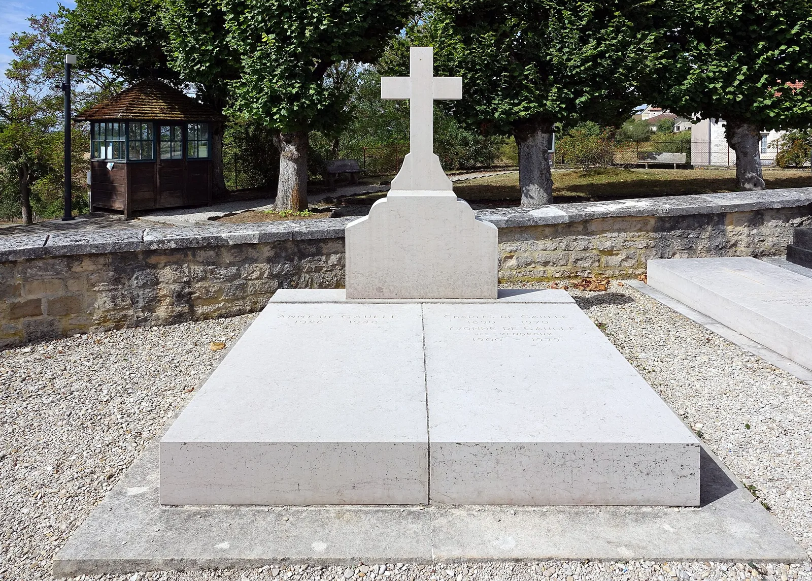 Death at Colombey-les-Deux-Églises