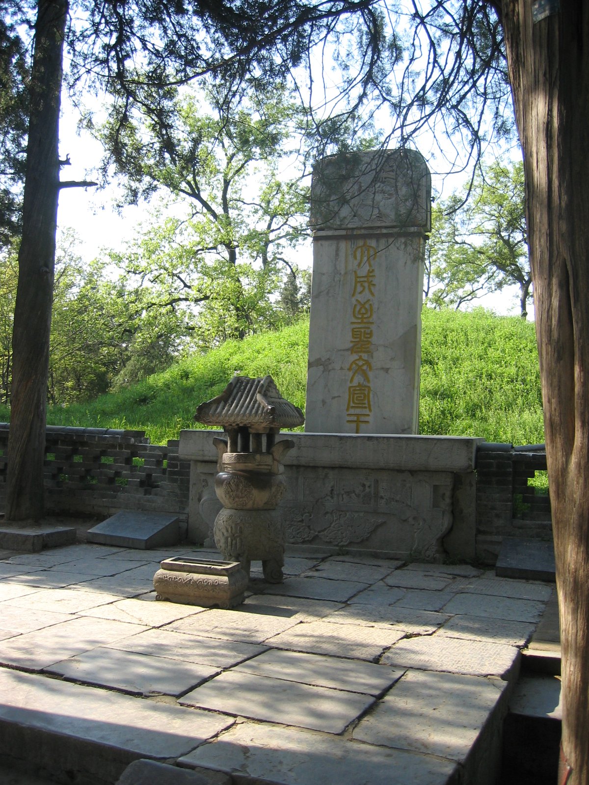 Buried beside the Sishui River