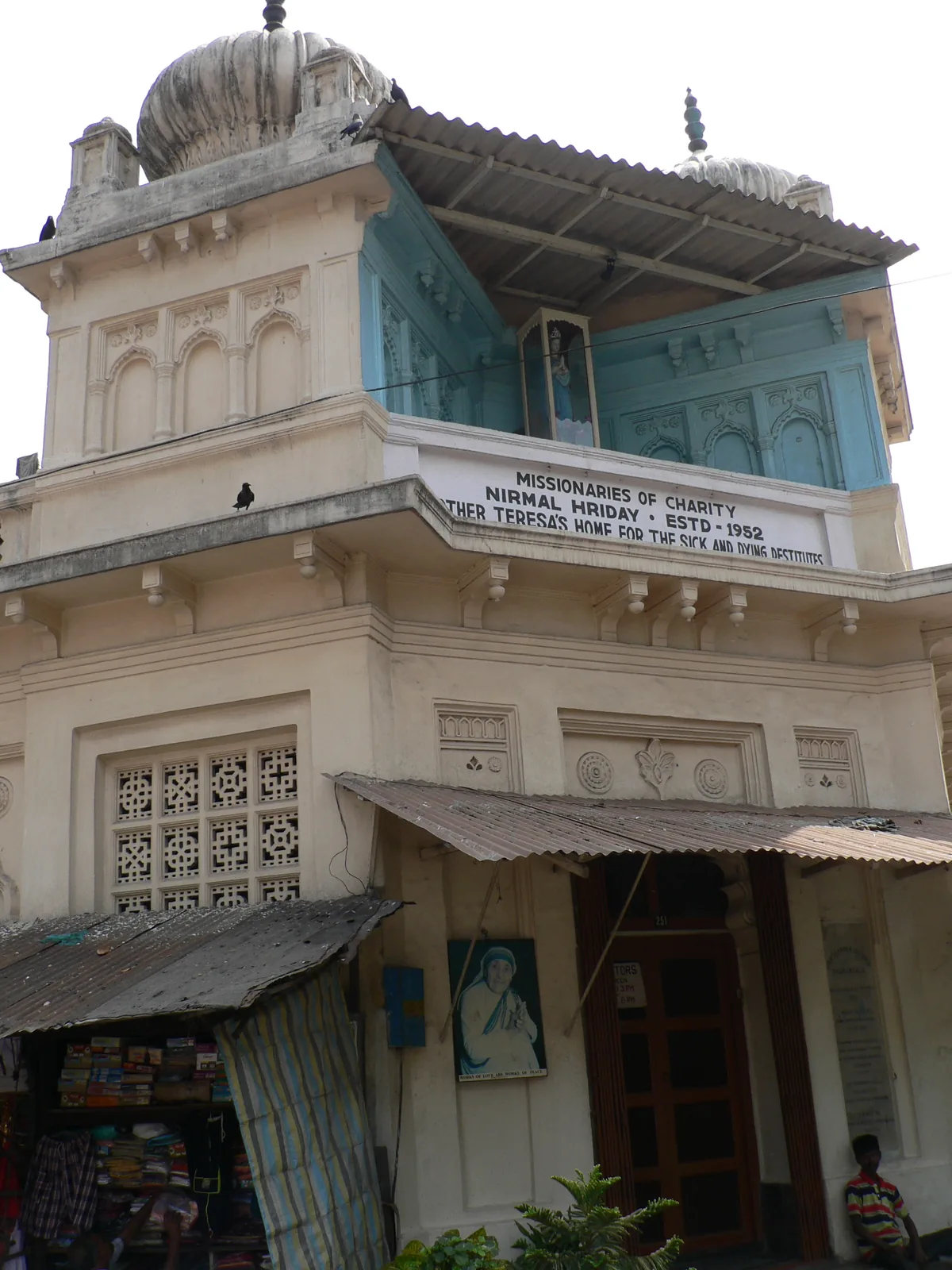 Opens Kalighat Home for the Dying