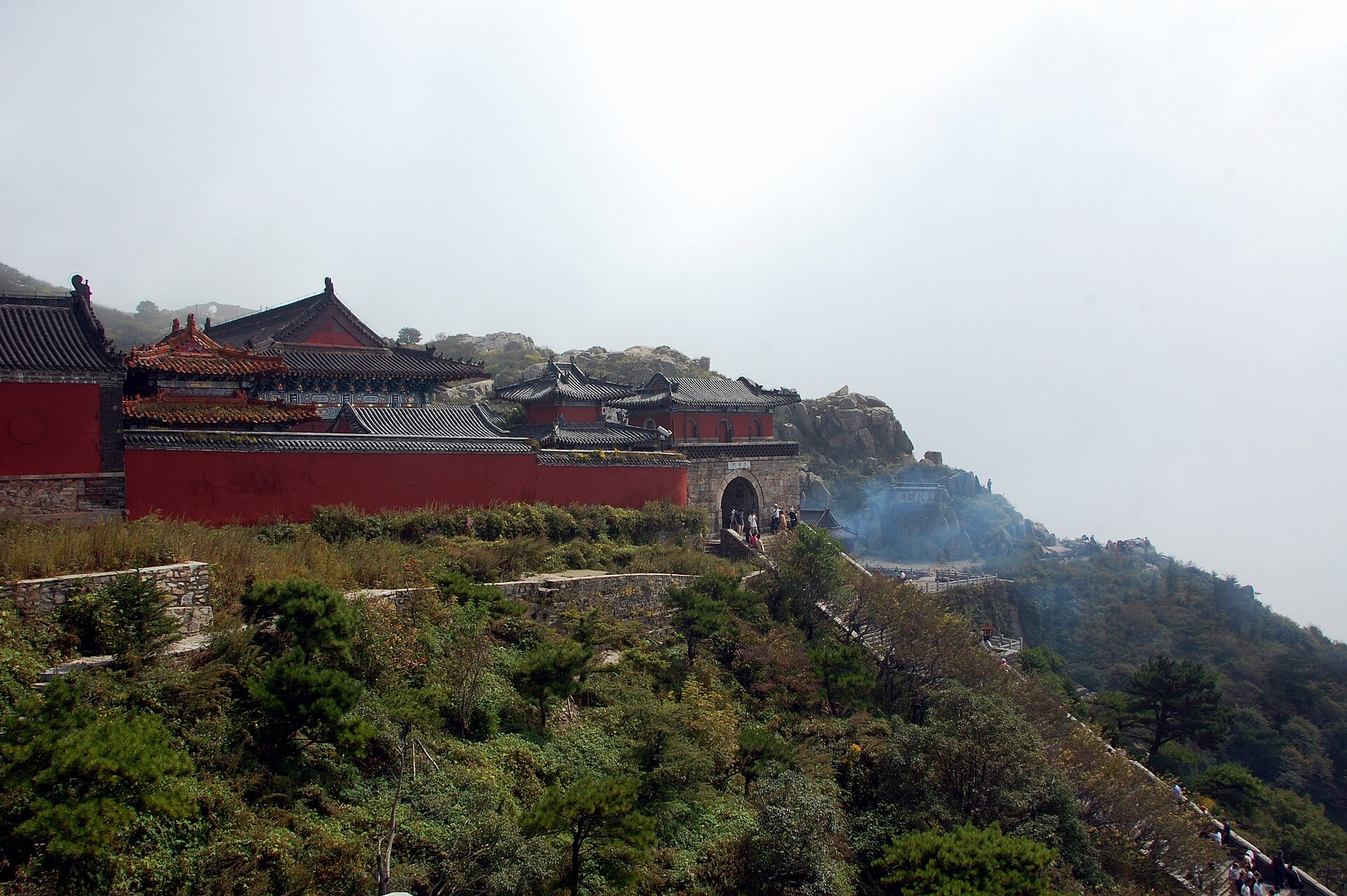 Performs the Mount Tai sacrifice