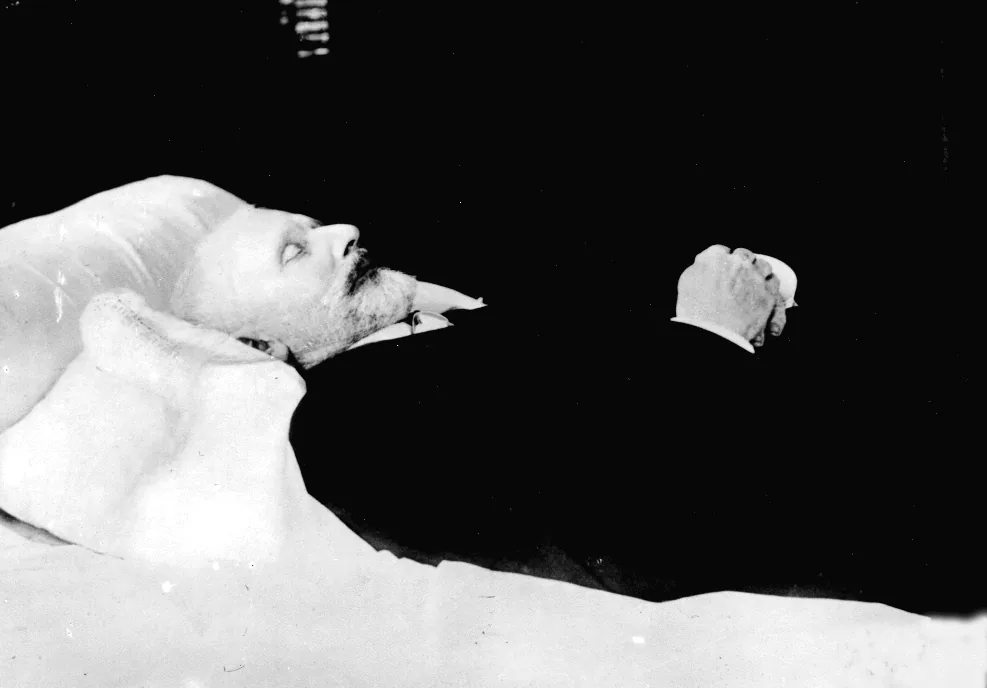 Death in Saint Petersburg