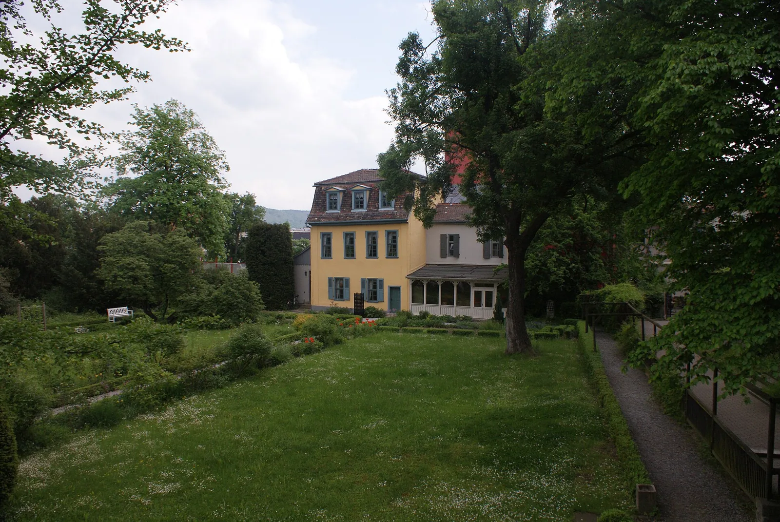Move into the Jena garden house