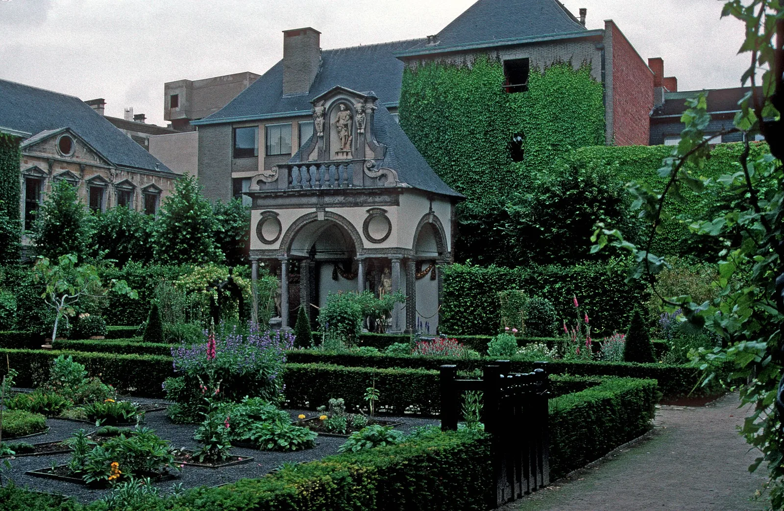 Death at his Antwerp home
