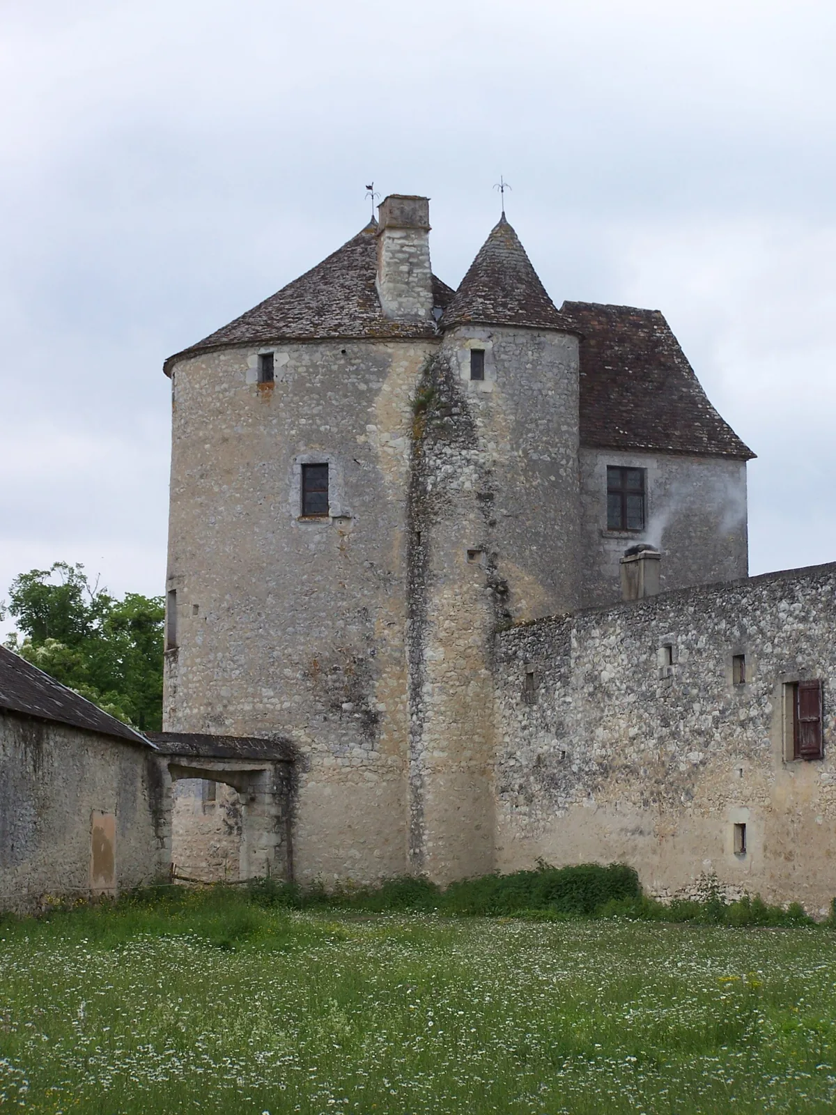Retirement to the château tower