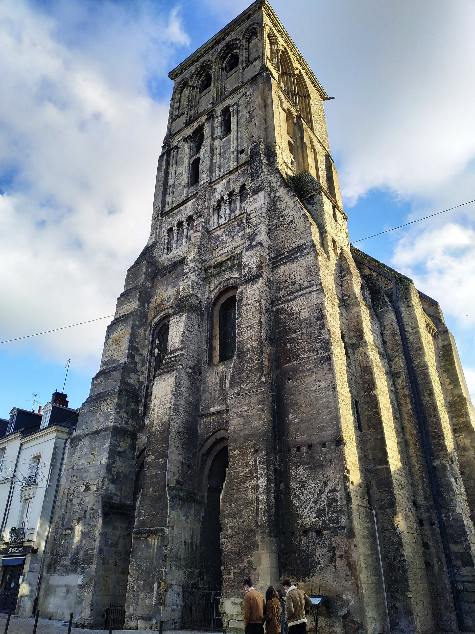 Mourned Queen Luitgard at Tours