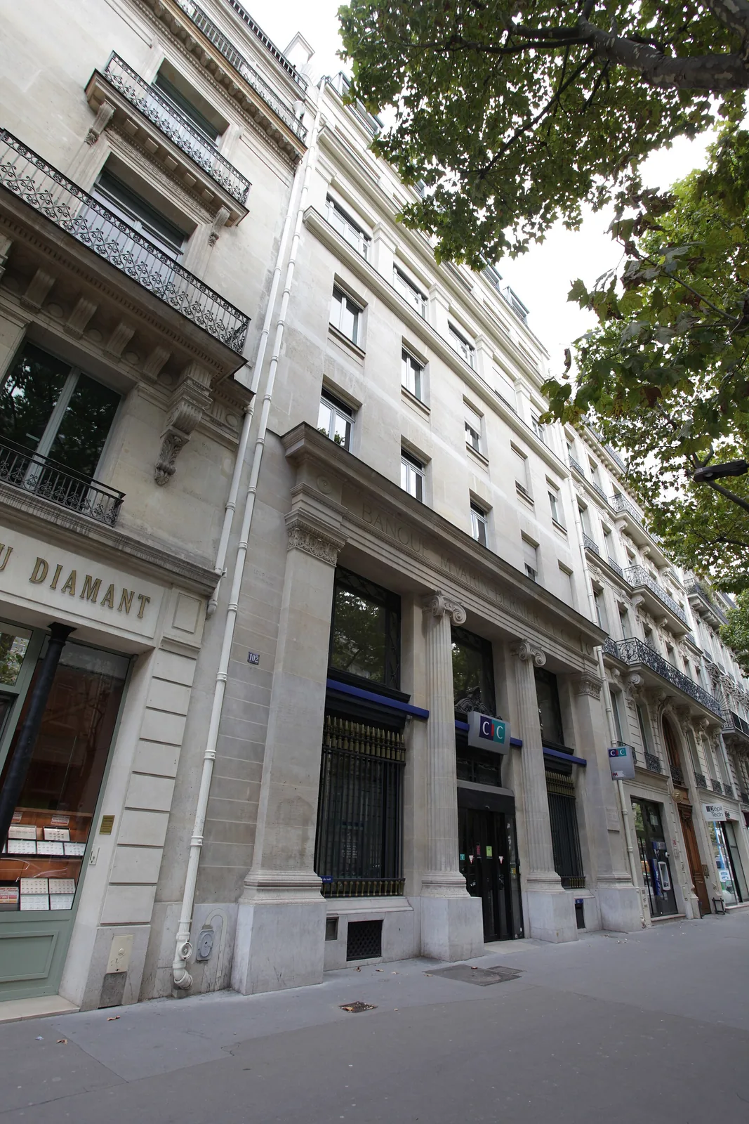 Residence at 102 boulevard Haussmann