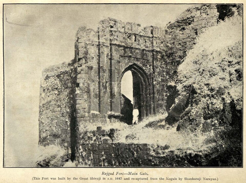 Returns to Rajgad after Agra escape