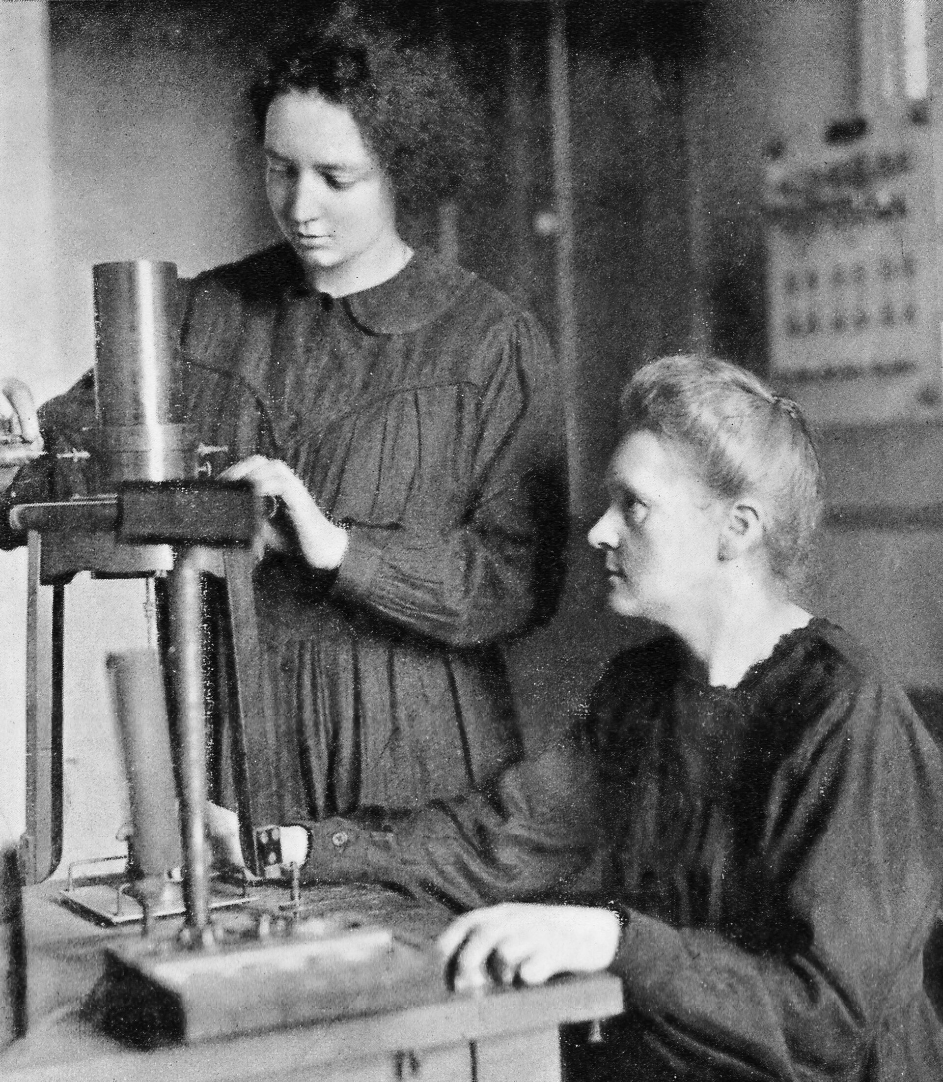 Returns to her completed Radium Institute laboratory