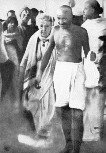 Adopts loincloth in Madurai