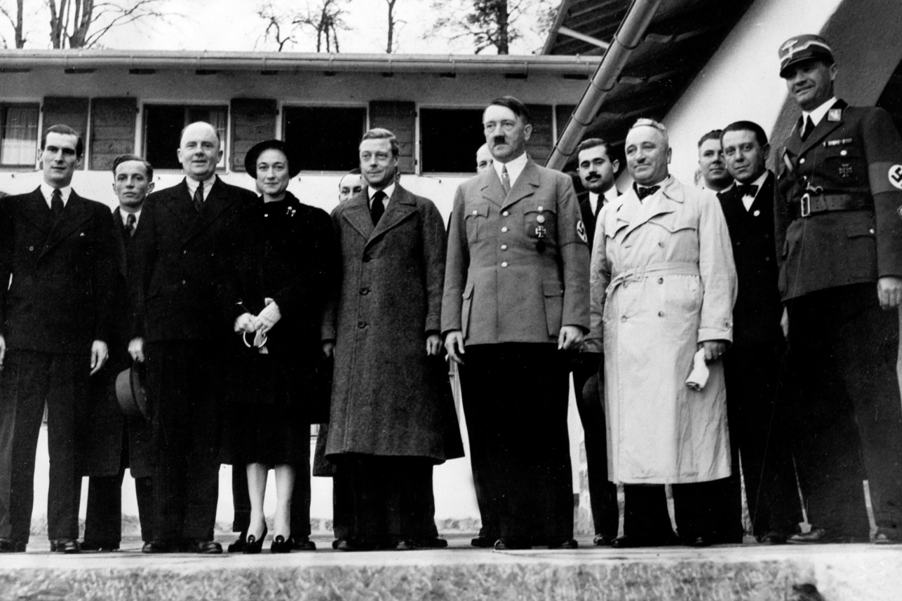 Receives Duke and Duchess of Windsor