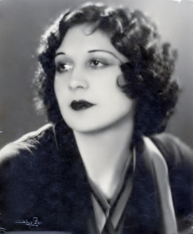 Marries Lita Grey in Mexico