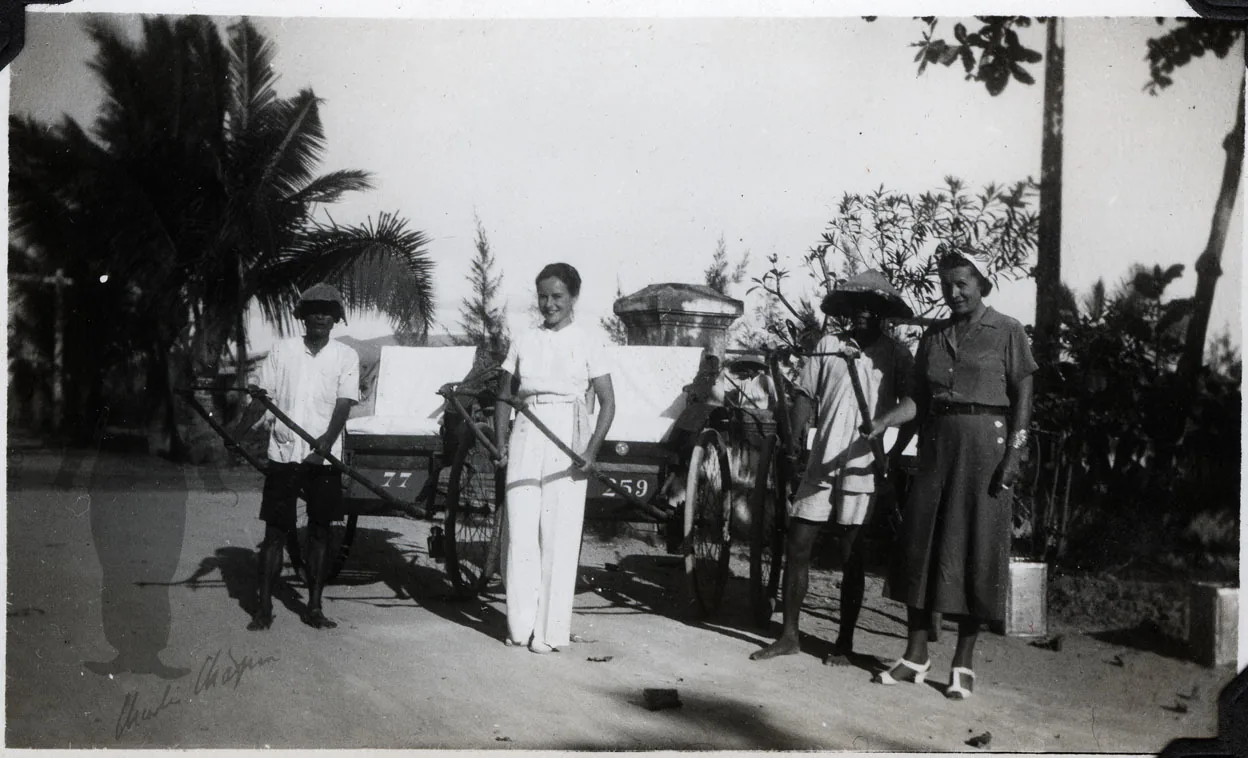 Visits Da Nang museums and mountains