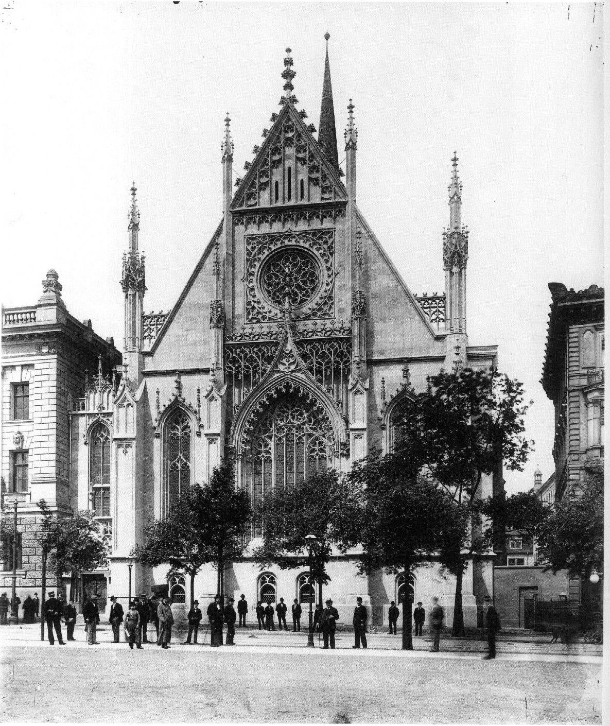 Inaugurates Leipzig's university church