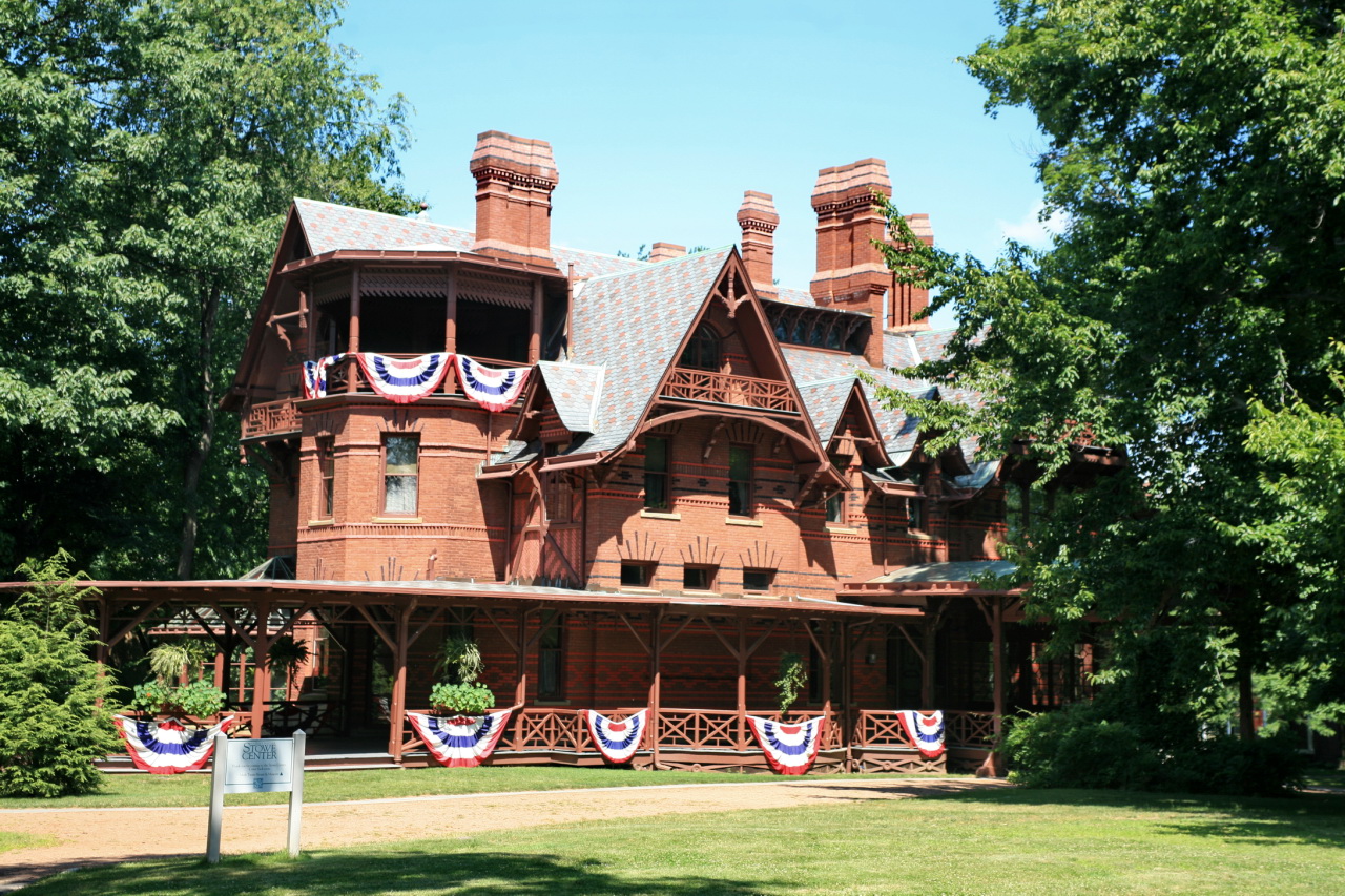 Occupies the Mark Twain House