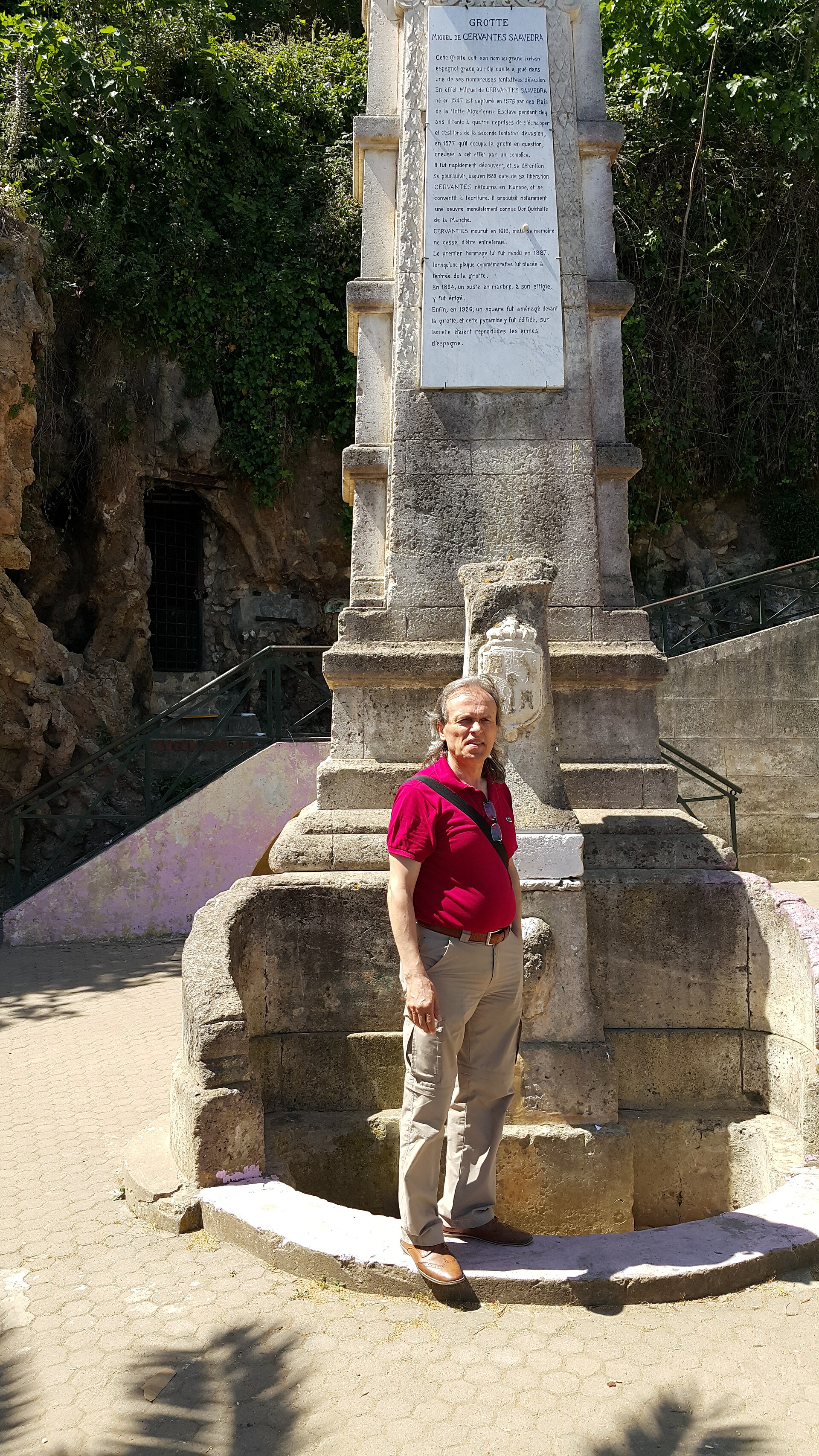 Begins captivity in Algiers