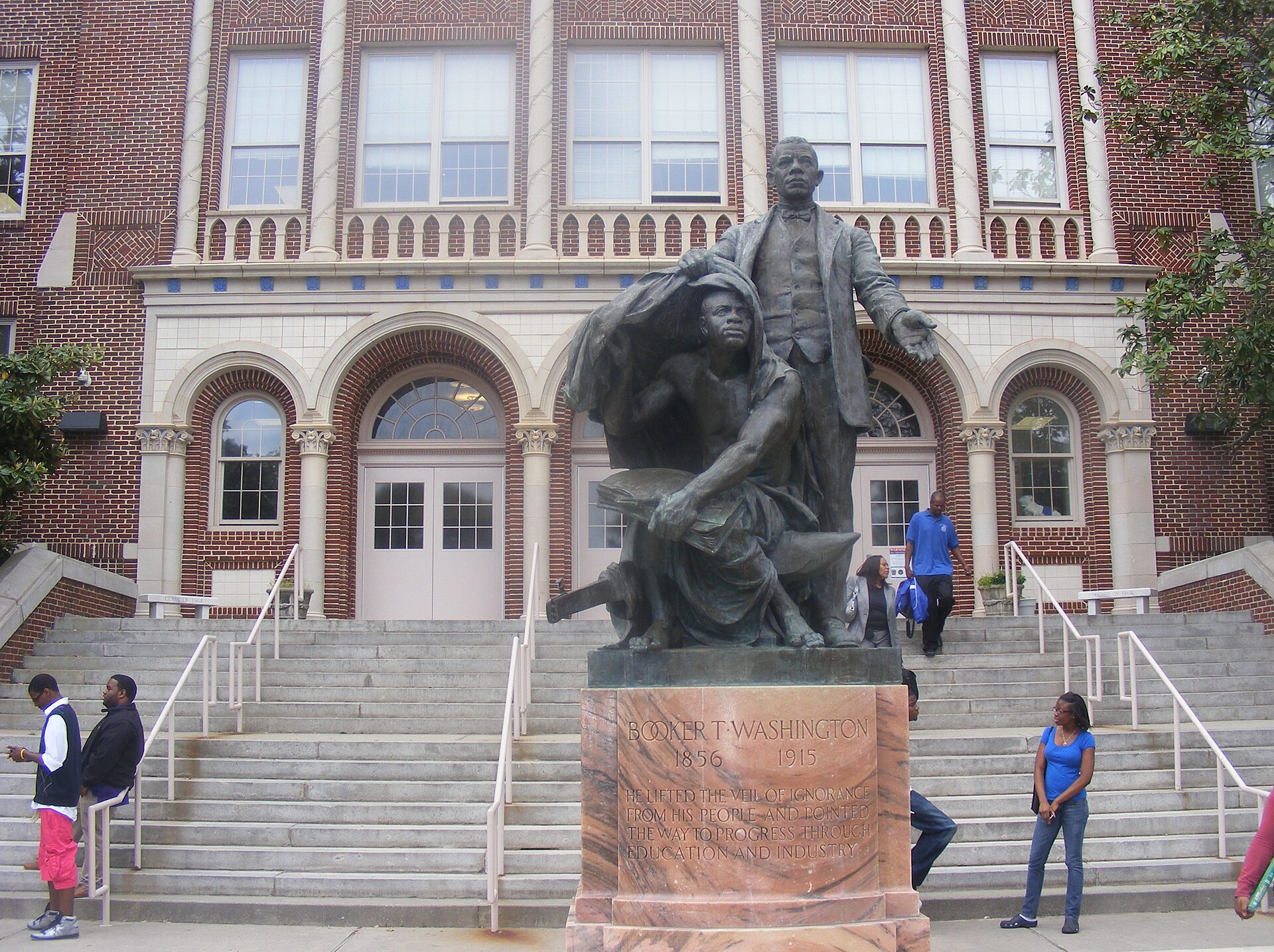Competes in Dublin oratorical contest