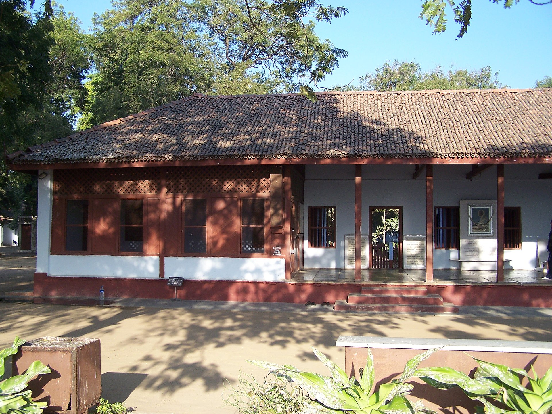 Visits Sabarmati Ashram