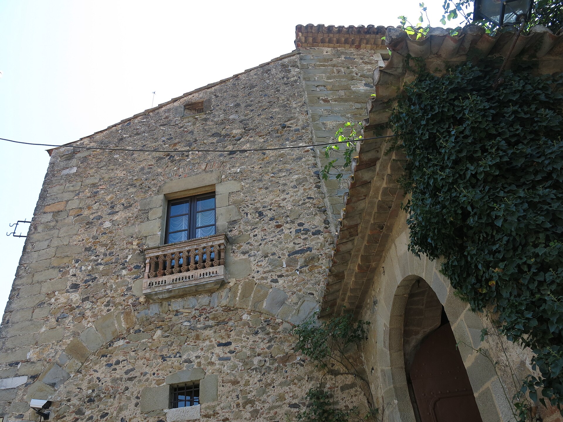 Moves to Púbol Castle
