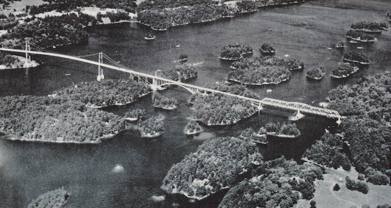 Dedicates Thousand Islands Bridge