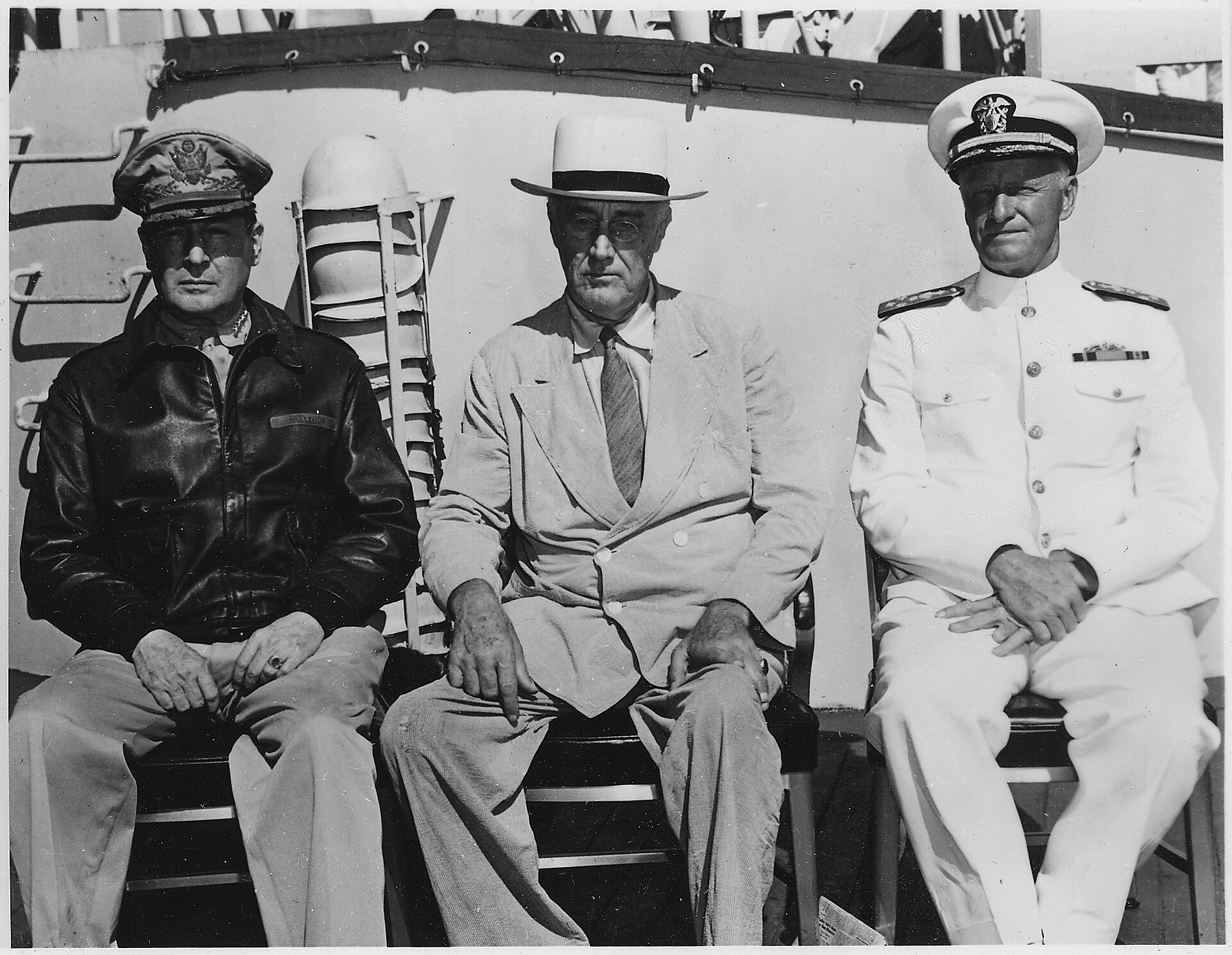 Confers with MacArthur and Nimitz in Hawaii