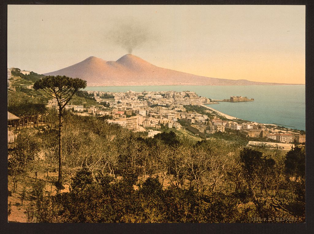 Stays again in Naples