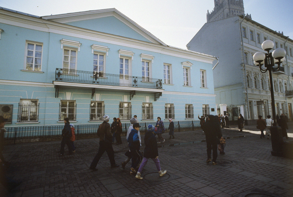 Established a home on the Arbat